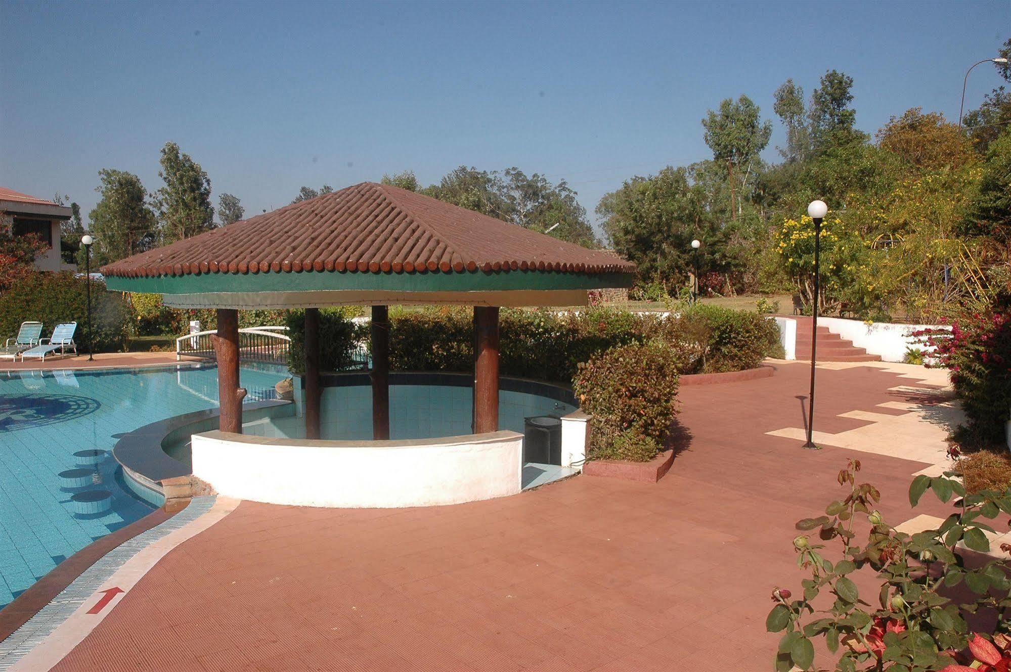 Aveda Blue Country Resort Panchgani Ngoại thất bức ảnh